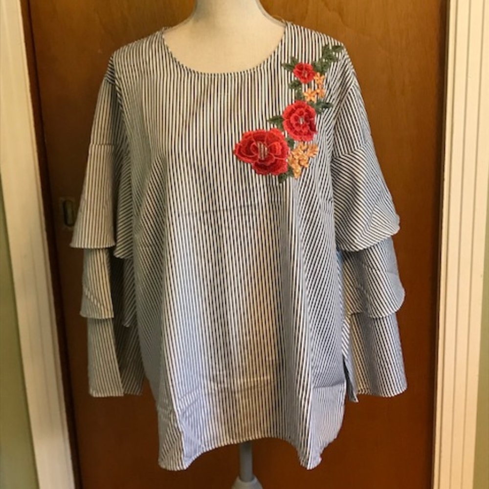 Striped 3 Tiered Sleeves w/Embroidery Applique